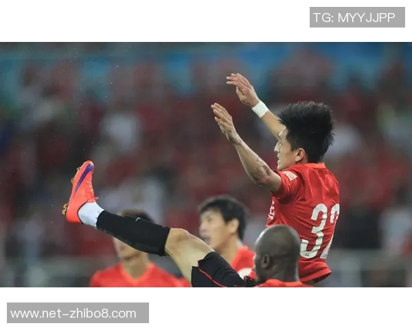 上港与智诚激战正酣赛果揭晓引发球迷热议与期待 上港与智诚激战正酣赛果揭晓引发球迷热议与期待