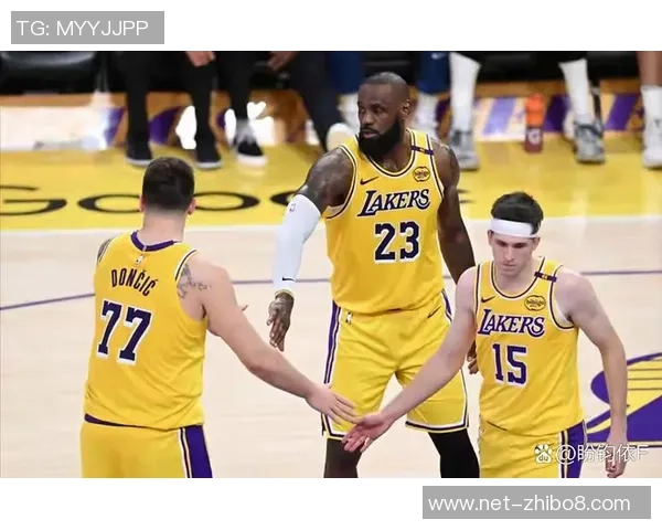 快船湖人马刺激战正酣NBA赛季精彩对决引发球迷热议 快船湖人马刺激战正酣NBA赛季精彩对决引发球迷热议